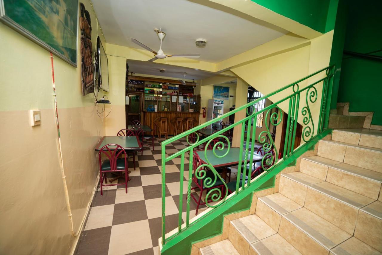 Bombay Hotel Akkra Exterior foto